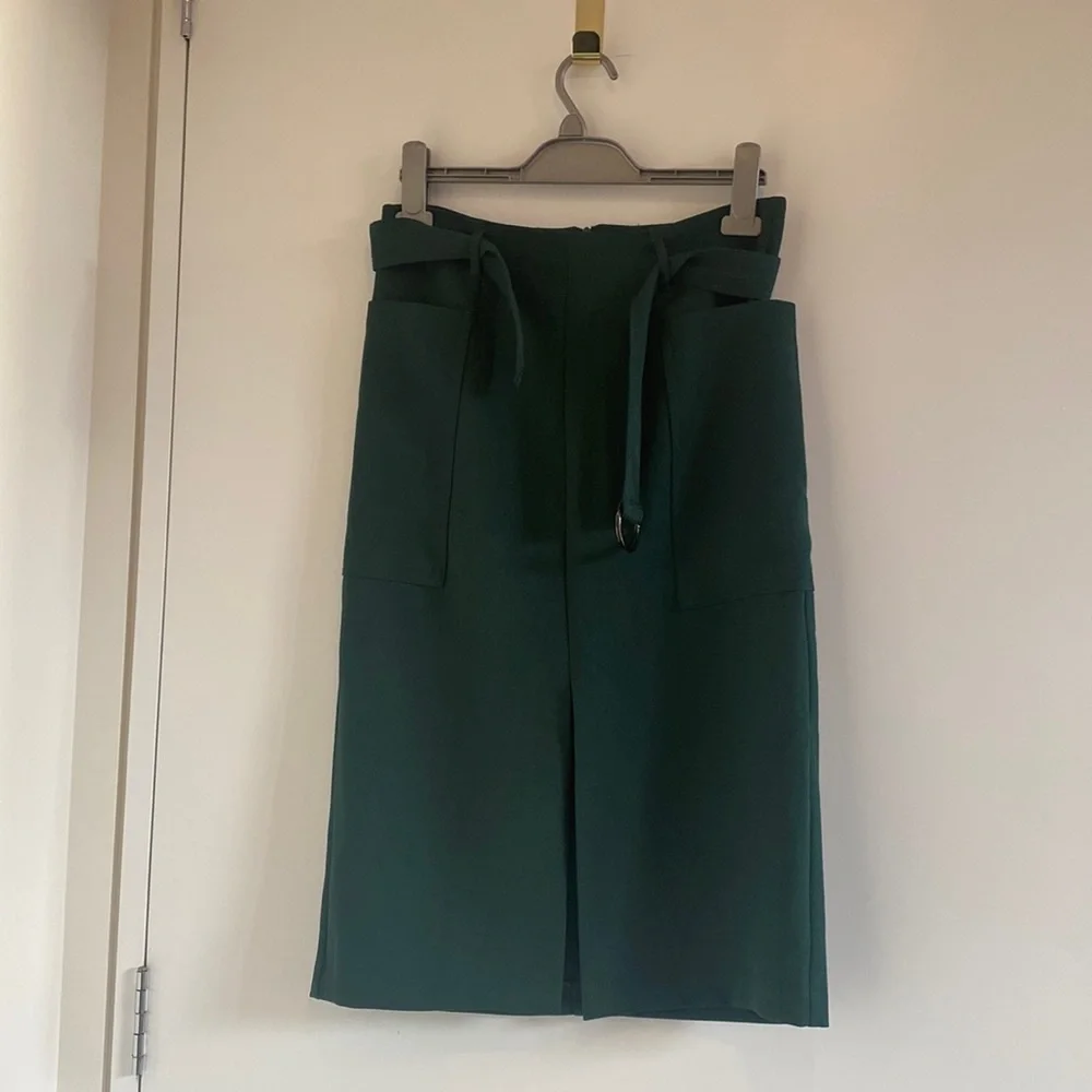 Oscar St size small dark green pencil skirt with mid split & belt detail - Picture 3 of 7